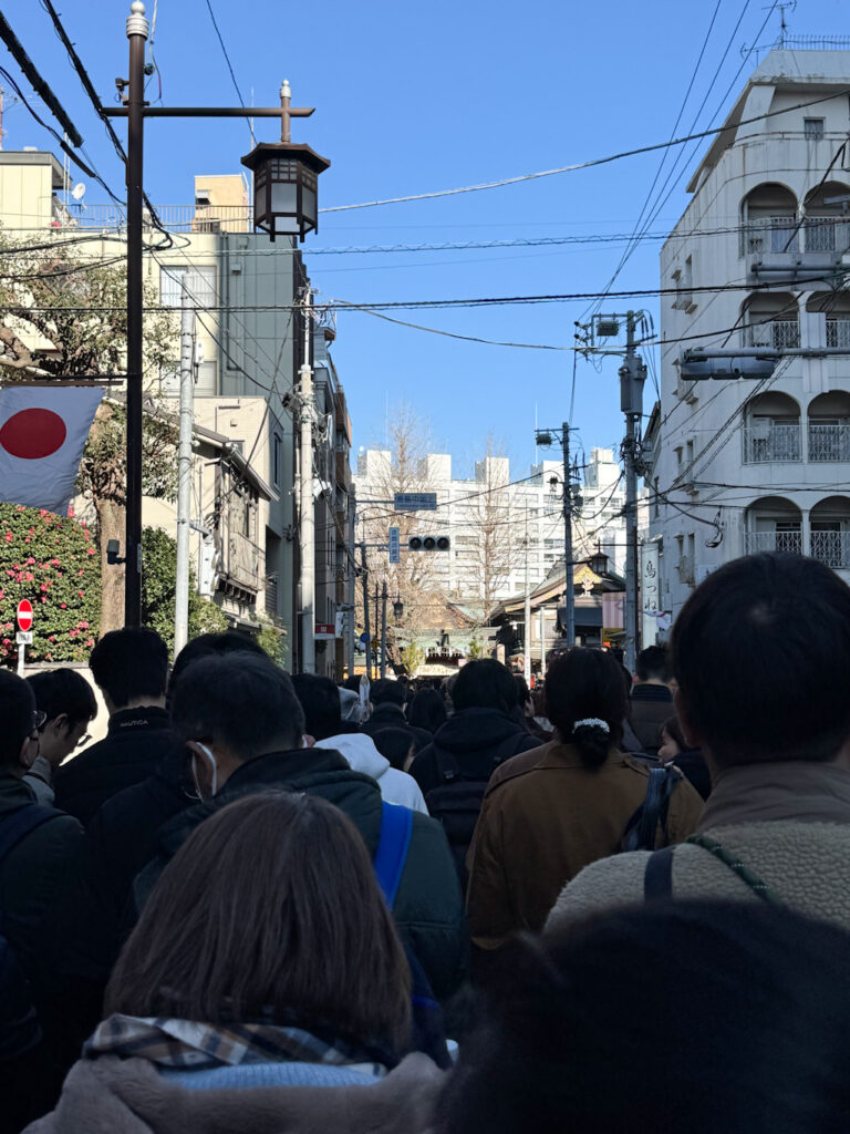 2026年の初詣@湯島天神 初詣の行列、湯島天神