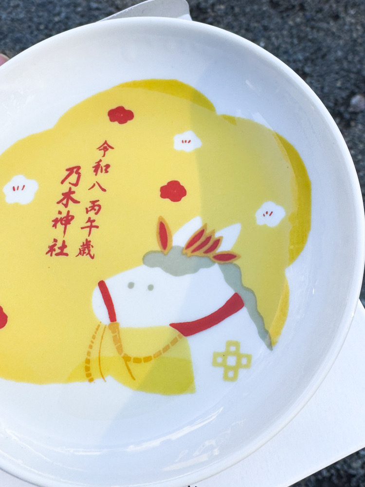 2026年の初詣@乃木神社 乃木神社の干支盃