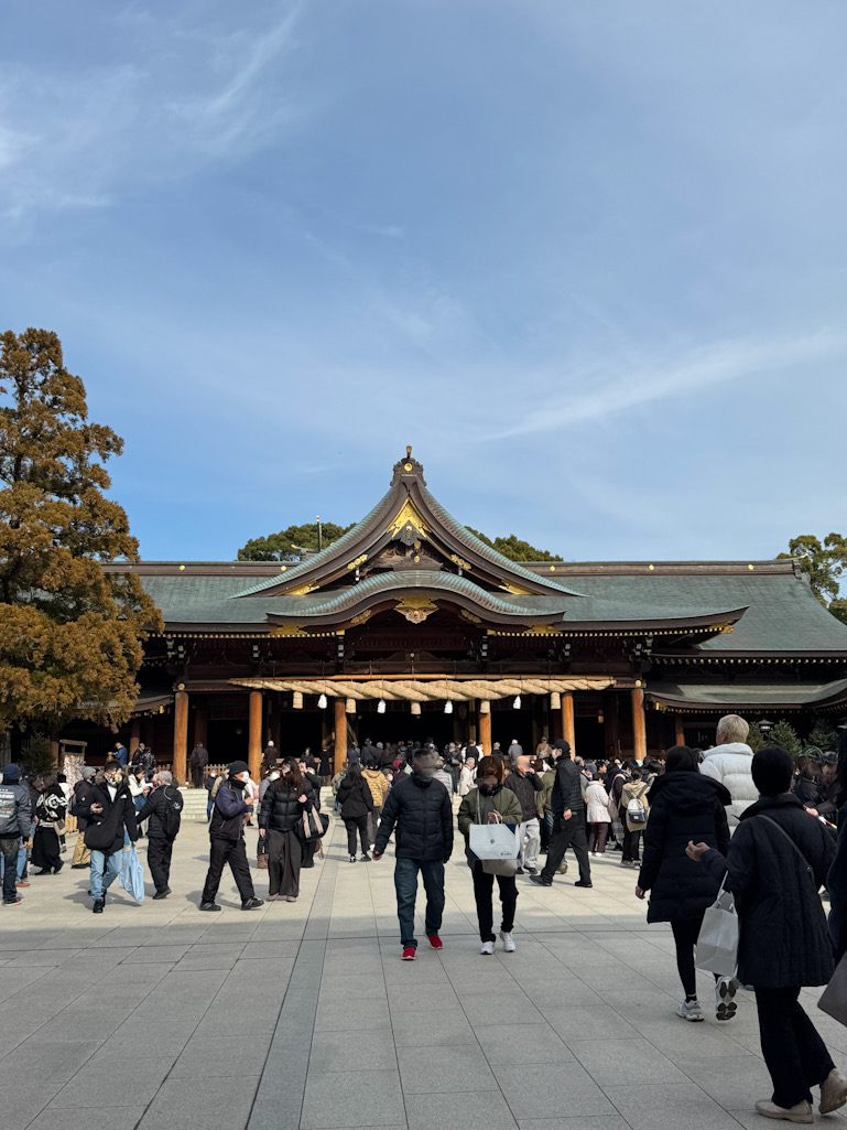寒川神社の境内