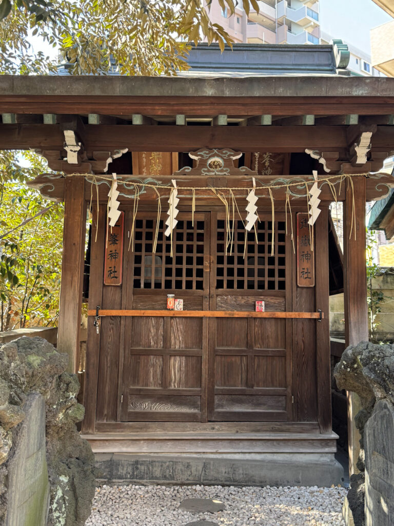 境内社、御嶽神社・三峯神社