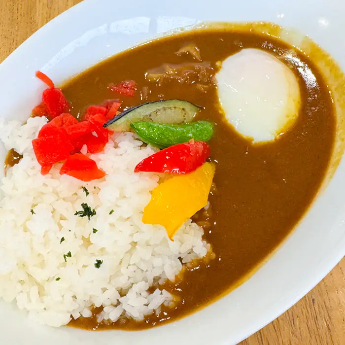 寒川神社、鎮守の杜KOYO レストランコーヨーにて牛すじカレー