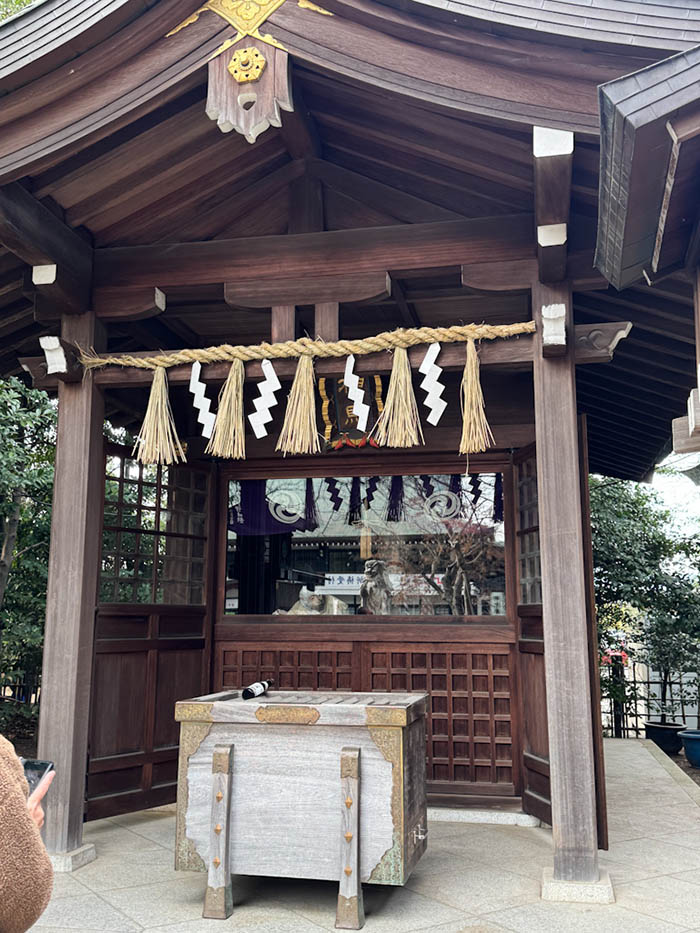 寒川神社のご神馬舎