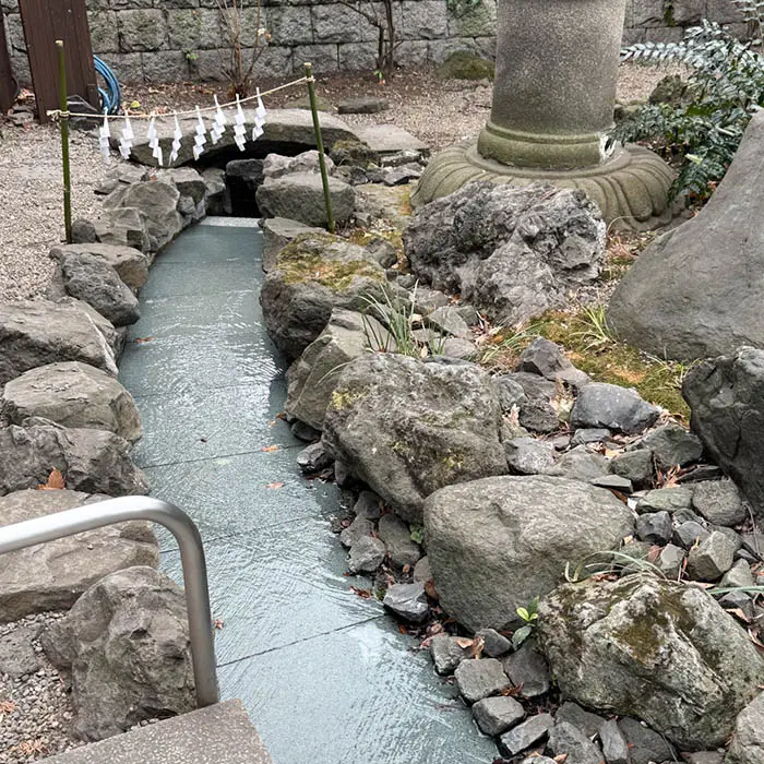 大國魂神社人形流し人工の小川