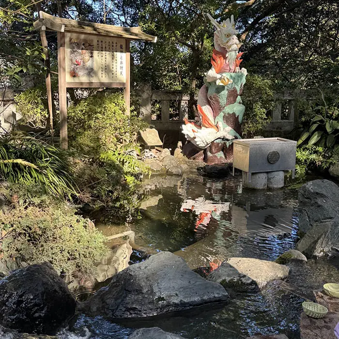 江島神社の銭あらい