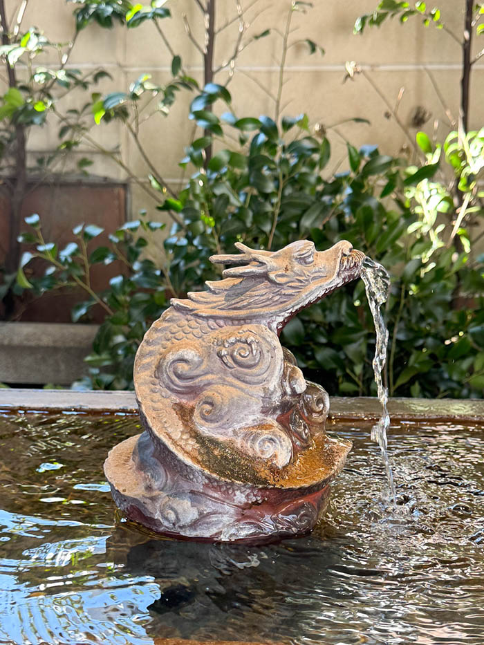小野照崎神社の手水