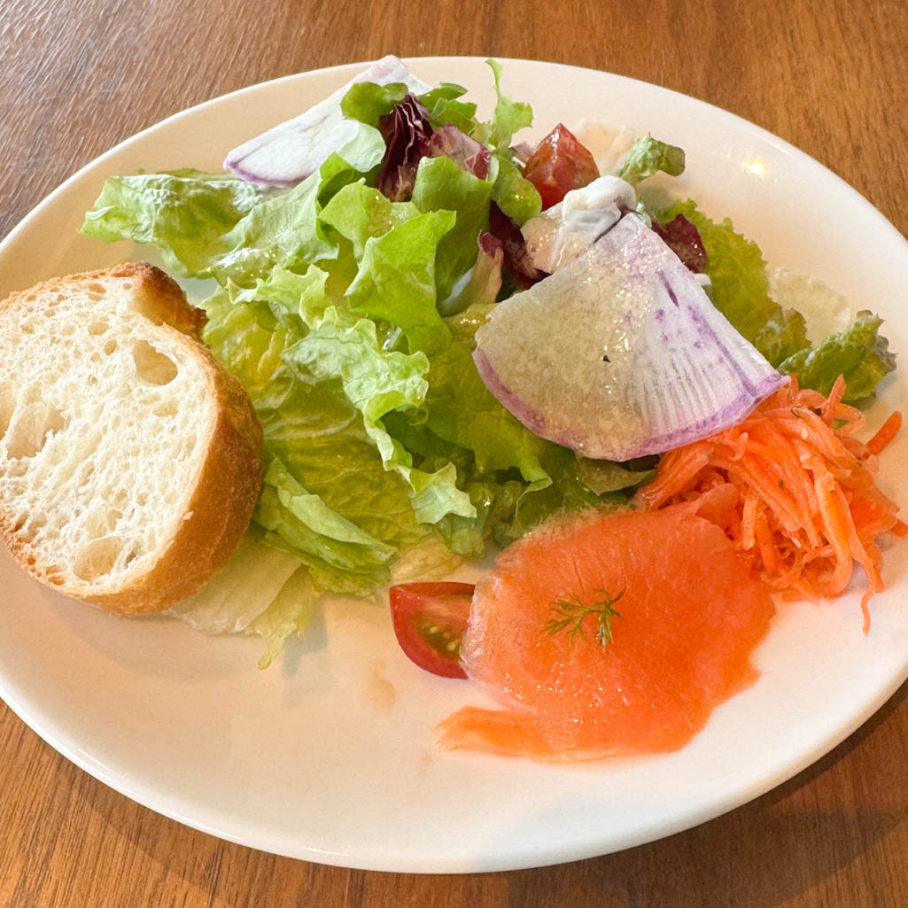 スワンベーカリーのランチのサラダ