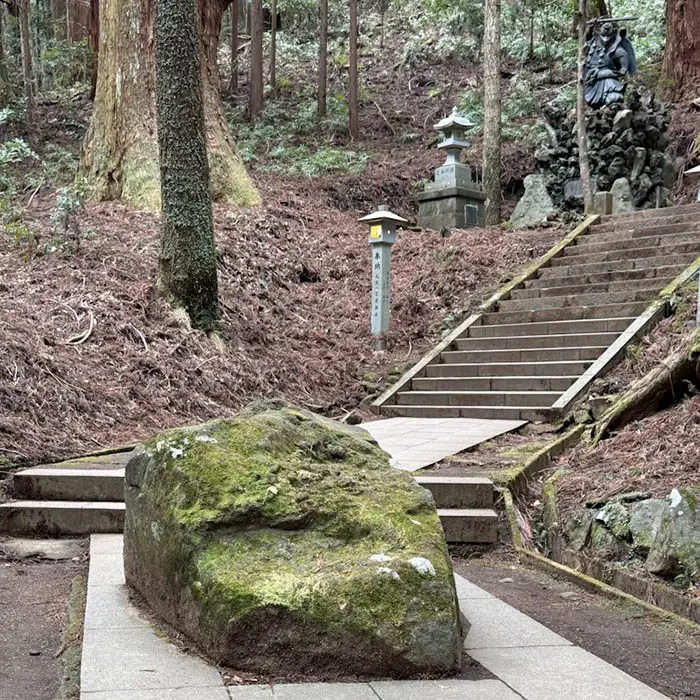 大雄山最乗寺の岩