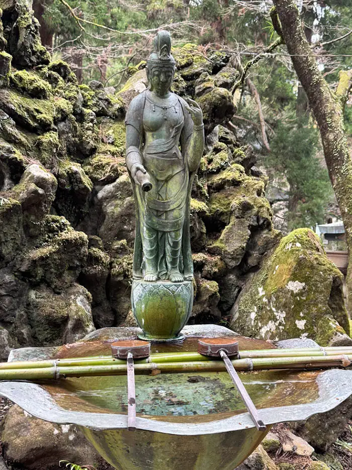大雄山最乗寺、三面大黒天殿の手水