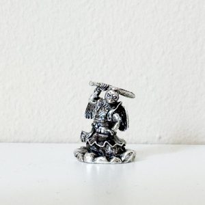 大雄山最乗寺のオリジナルガシャポンおみくじ、縁起物の鴉天狗ミニフィギュア