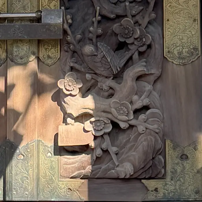 亀戸天神境内社の紅梅殿の素敵な彫刻