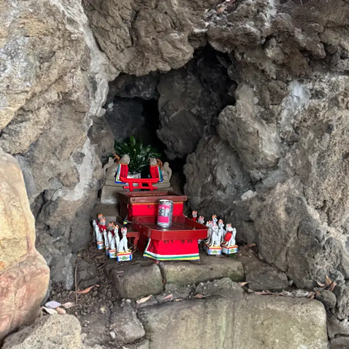王子稲荷神社の狐穴