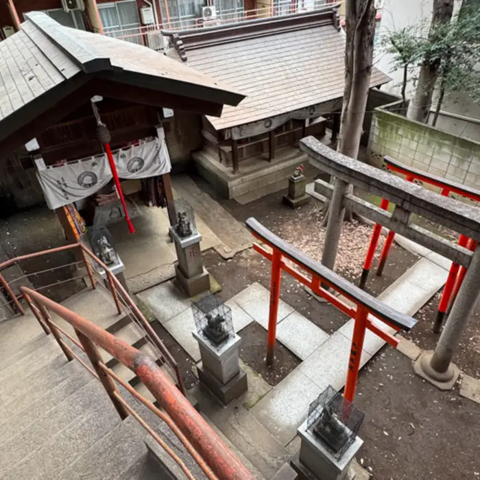 王子稲荷神社の境内